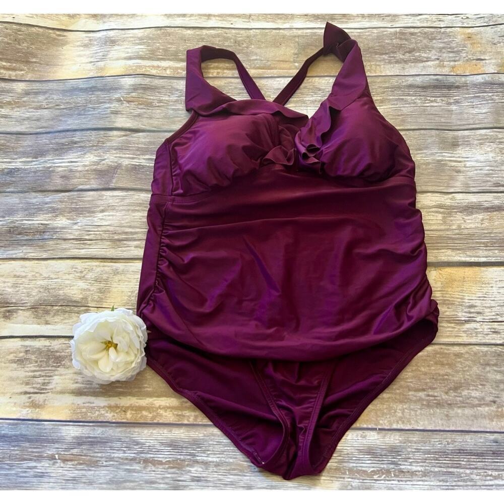 STUNNING SWIMSUIT & BEACH WRAP - Picture 4 of 11